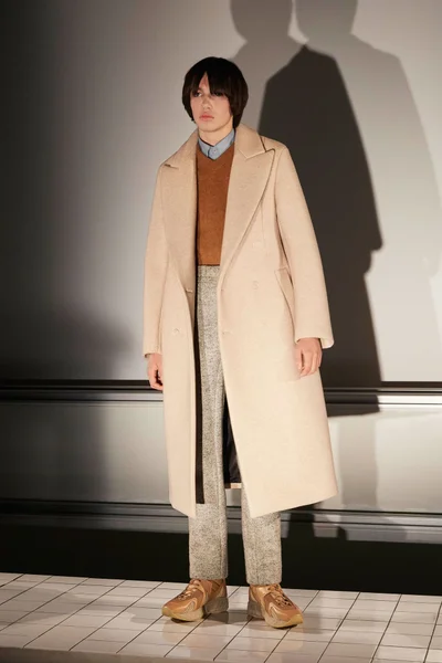 Look 19